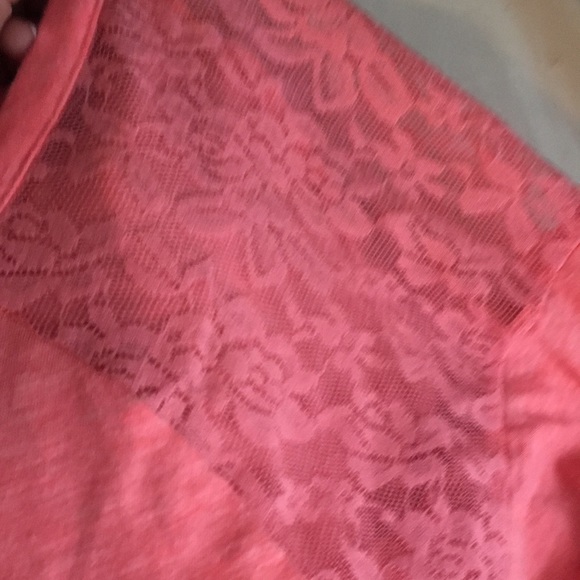 Cute Pink Top with lacy Detail! - Picture 5 of 5